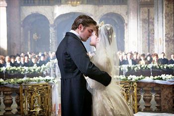 Robert Pattinson  Married on Robert Pattinson Getting Married In Bel Ami Movie Image